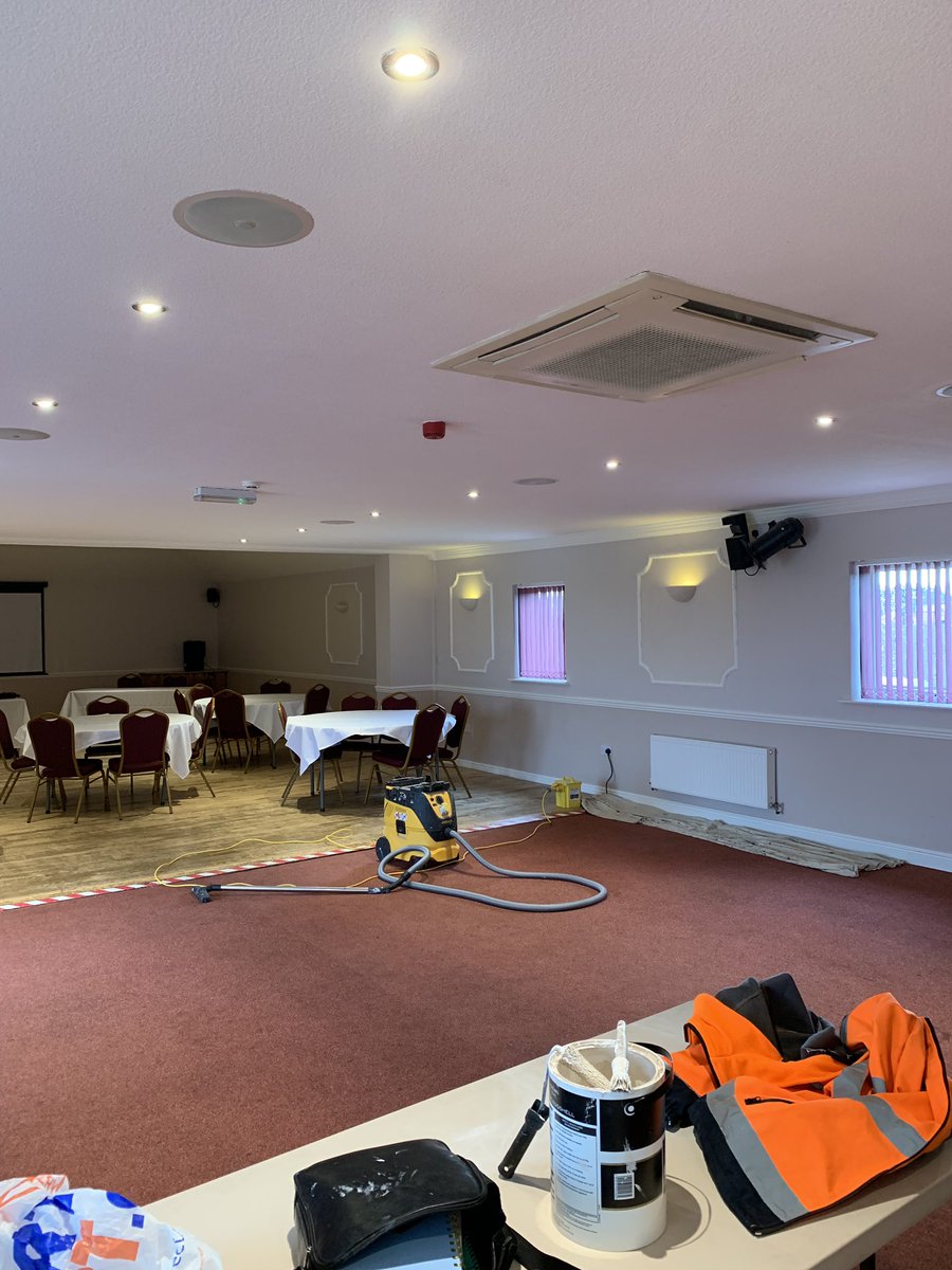 Back  <a href="/LINGOLFCENTRE/">Lincoln Golf Centre</a> today helping Paul and Andy change things up and keep things looking fresh and clean . #Painting #Design #Golf 
Also keep the ladies tees happy . kcreaddecorating-lincoln.co.uk