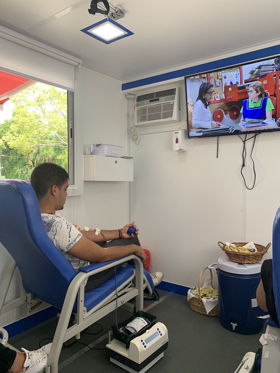 EMIGUNPHU's tweet photo. Save a life❤️, donate blood‼️ • Nuestra VP @anaccastilloc donando sangre en la unidad móvil de hemodonación de FACCI https://t.co/pbAgeKqjwy