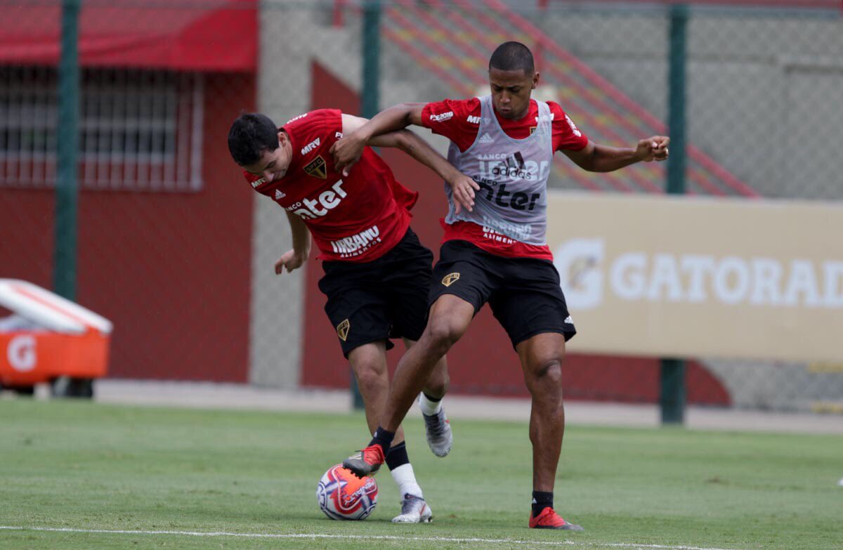 SaoPauloFC's tweet photo. Na manhã desta terça-feira (12), Mancini esboçou a escalação do Tricolor para o Choque-Rei. Teve trabalho físico, atenção ao setor ofensivo e ajustes táticos no CT Barra Funda 💪🇾🇪

Saiba mais: https://t.co/poQfM5Cw6l https://t.co/bpboHkpwCa