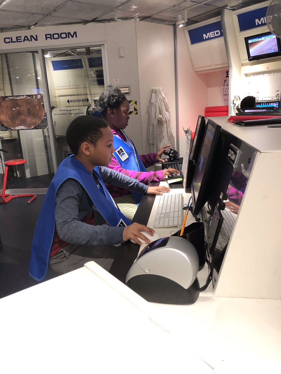 ucitylearns's tweet photo. 5th grade students @UCitySchools are connecting their current science unit “Our Place In the Universe” with @clcstlouis #stemextension @SimplyMsJones https://t.co/A3z7M4Vjef