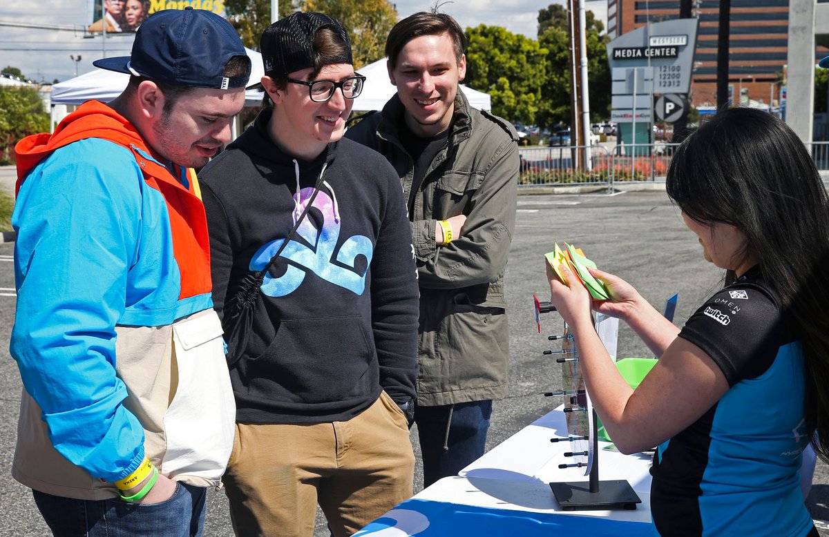 Cloud9's tweet photo. Thank you to everyone who came out this past weekend to our #C9FAM LCS Tailgate to enjoy some activities before the #C9LoL games and shout out to partners @BMWUSA, @redbullesports, @PUMA for their support on the ground! #socalbmw
📸 https://t.co/TGAvSIsXut // @zmtphoto https://t.co/xAoCdnZqxu