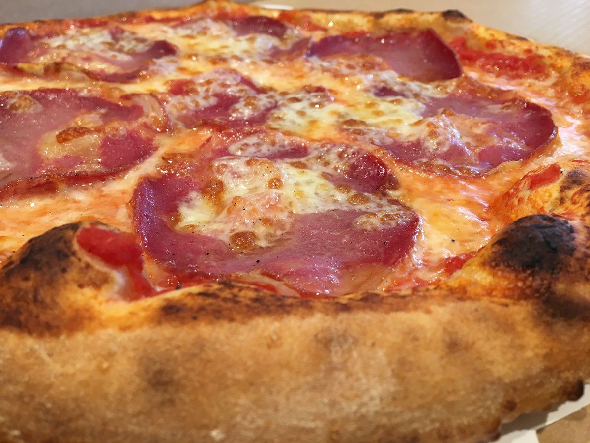 Cappspizzeria's tweet photo. 🐝 💣 Bee Bomb! Capp’s hot pepper infused honey 🍯 on Capicola ham offer the best sweet, salty, and spicy flavors 😋 https://t.co/jZd92dAnwz