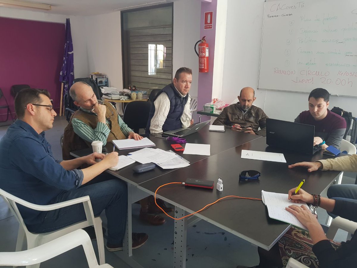 PodemosMerida_'s tweet photo. Reunión con compañeras y compañeros de Cáceres y Badajoz sobre urbanismo trabajando por unas ciudades sostenibles. #PodemosSerMas https://t.co/bhGSQvqylW
