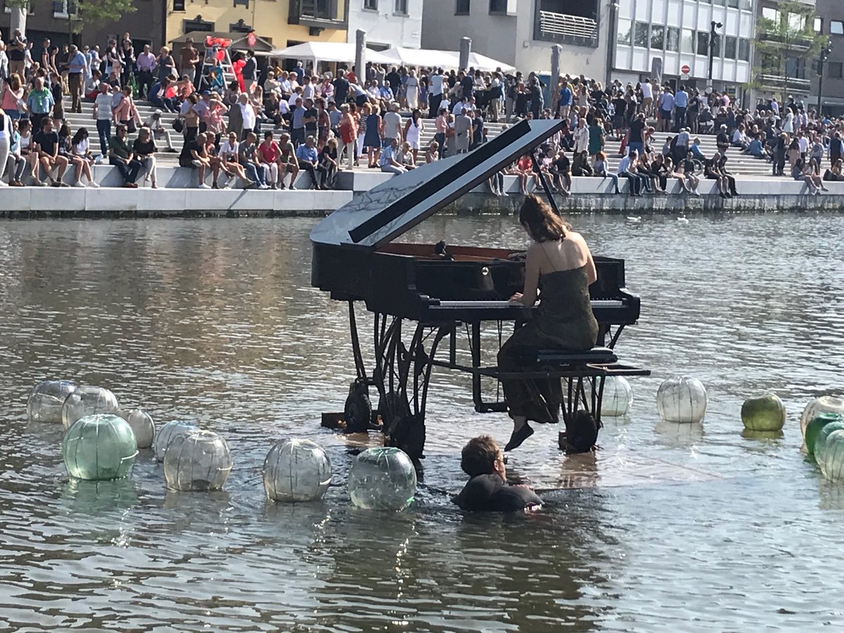 katrienrosseel's tweet photo. Terechte winnaar ⁦@8500Kortrijk⁩ met prijzen publieke ruimte met de vernieuwde Leieboorden. Mooi vervolg van Leiewerken. #cpr2019 https://t.co/j3KpRjp77E