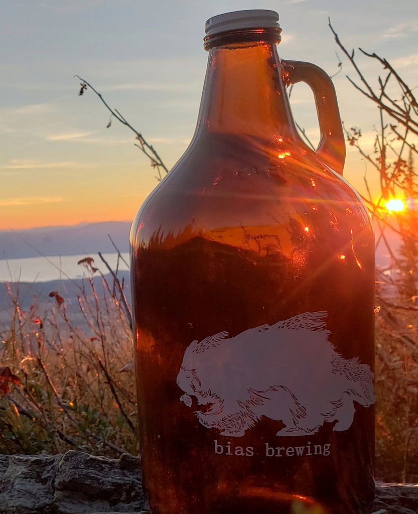 🍺 It's Take Five Tuesday!  All day every Tuesday, take $5 off 64oz fills of all our beers on tap.

Check biasbrewing.com for the current beer list.  Cheers to Tuesdays!

#biasbrewing #takefivetuesday #cheapfills #craftbeer #beerme #craftkombucha #biasaf