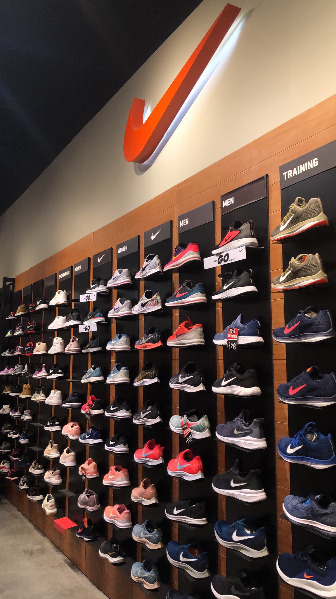 上的 Rossi Deportes："Encontrá nuestras exclusivas zapatillas Nike en Güemes 2951, Mar del Plata. 🏃‍♂️ . #Justdoit #nike #rossideportes #MardelPlata https://t.co/9smGpKiGUB" / Twitter