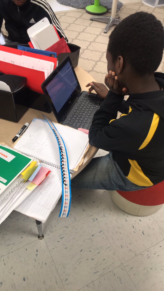 Ms_kurzejeski's tweet photo. Technology, writing, math, explaining, notes, manipulatives! ✅✅✅✅✅✅ @KCPS_Garfield @kcpublicschools https://t.co/F0btta1iHF