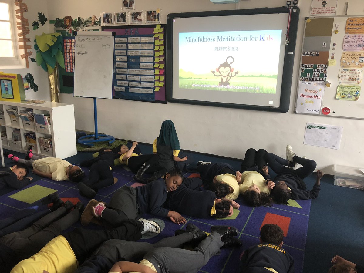 mrbmorningside's tweet photo. Mindfulness yoga to help settle the brain after a very busy day. Today we focused on what the breath filling up the lungs feels like. @Morningside_ps #yoga #kidsyoga #Mindfulness https://t.co/0Jyl6HyI5I