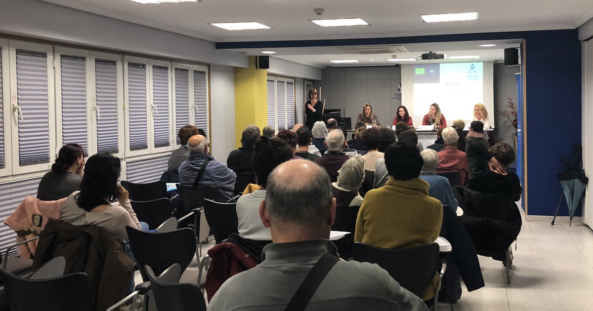 Raquel Ule: “En #enfermería la comunicación es básica para prestar cuidados de calidad. Por ello hice este pictograma. Es especialmente valioso en unidades de emergencias, ambulancias o PACs, donde se viven situaciones de estrés y ansiedad”. Charla en el <a href="/COEGIenfermeria/">COEGI</a>