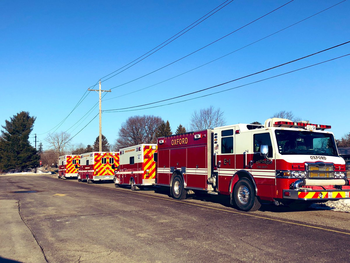 sniemi01's tweet photo. #ClearLakeIB 2nd graders learned safety tips and received a free bike helmet today from the Safe Wheels and Heels program. Thank you Oxford Fire department for also coming out to help! We love having our community members in to school!💙💛 https://t.co/rCJrvc0YrV