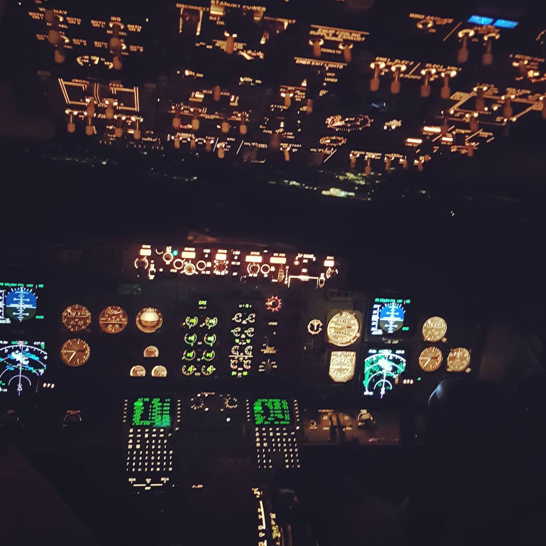 AIexisJcq's tweet photo. J'ai eu la chance de voyager jusqu'à Londres dans le cockpit d'un 737 de la compagnie @ASLAirlinesB pour le travail. Je vous partage ça ! Et ce grâce à @UniversiteLiege, @MichaelSchyns et @UrbaniJean ! #vr #teachingwithvr https://t.co/FIxY5BeBGT