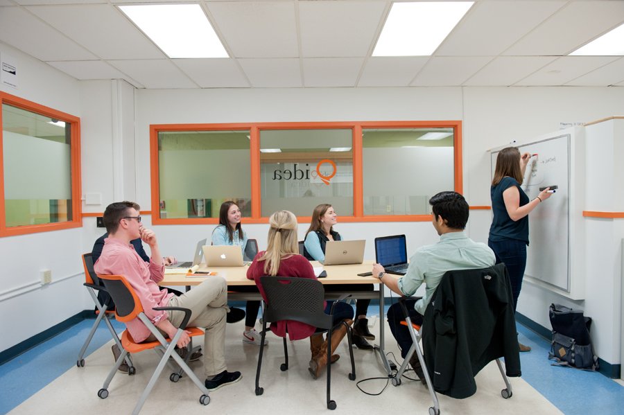 IDEANEU's tweet photo. Interested in working with students who are passionate about entrepreneurship? Applications for our team lead positions are now available! Check out our open positions and apply here: https://t.co/QFZWvEdTwO https://t.co/aH9spe9qF9