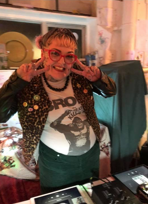 Today 2200 <a href="/SoundartRadio/">Soundart Radio</a> buff.ly/2J8behw we relive last weeks #gshlive <a href="/totnesxx/">Totnesxx</a> DJ show with Julia Seizure's set from the night feat <a href="/theskints/">The Skints</a> @yourdreamnails <a href="/Petrol_Girls/">Petrol Girls</a> <a href="/thedonnas/">The Donnas</a> @Sleater_Kinney <a href="/TheDollyrots/">The Dollyrots</a> <a href="/SonicBoomSix/">Sonic Boom Six 🎧💥6️⃣</a> <a href="/TheTutsBand/">The Tuts</a> <a href="/breakfastmuff/">Breakfast Muff</a> &amp; more...