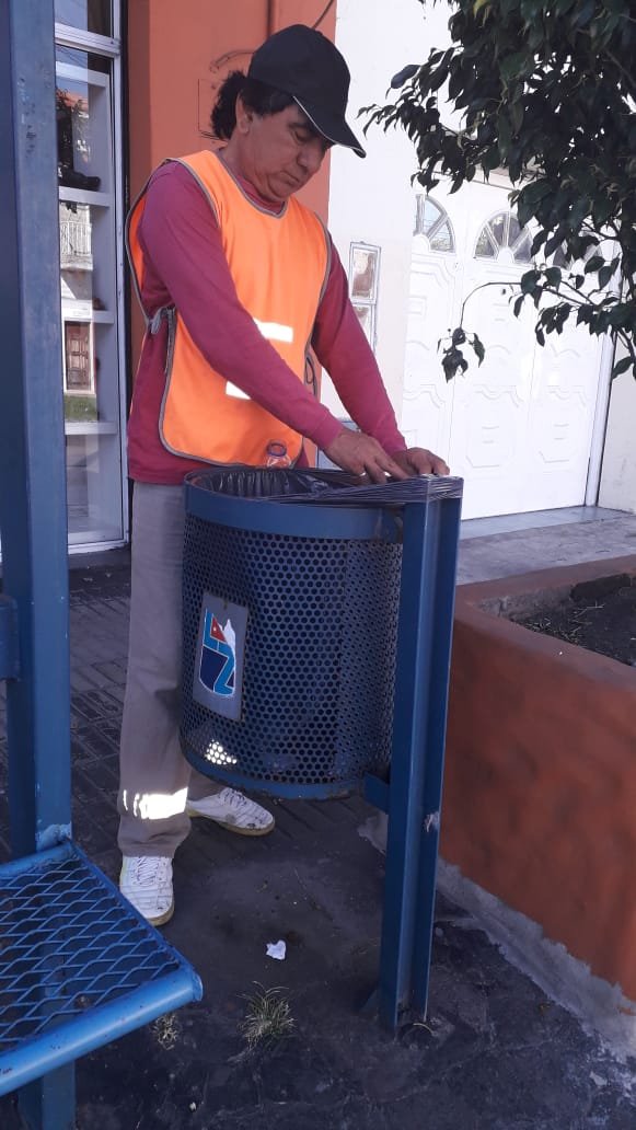LomasOeste's tweet photo. Tareas de barrido y limpieza de Avenida Frías
@minsaurralde 
@MunicipioLdeZ 
@LomasOeste 
#LomasEnMovimiento
#OrgulloDeSerDeLomas https://t.co/pjrYu4VOYz