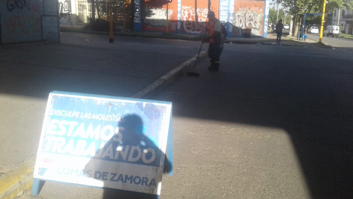 LomasOeste's tweet photo. Tareas de barrido y limpieza del Puente de Las Heras y Colectora del Camino Presidente Perón, Tribunales y 12 de Octubre
Barrio de Tribunales
@minsaurralde 
@MunicipioLdeZ 
@LomasOeste 
#LomasEnMovimiento
#OrgulloDeSerDeLomas https://t.co/E7RgcIGmfz