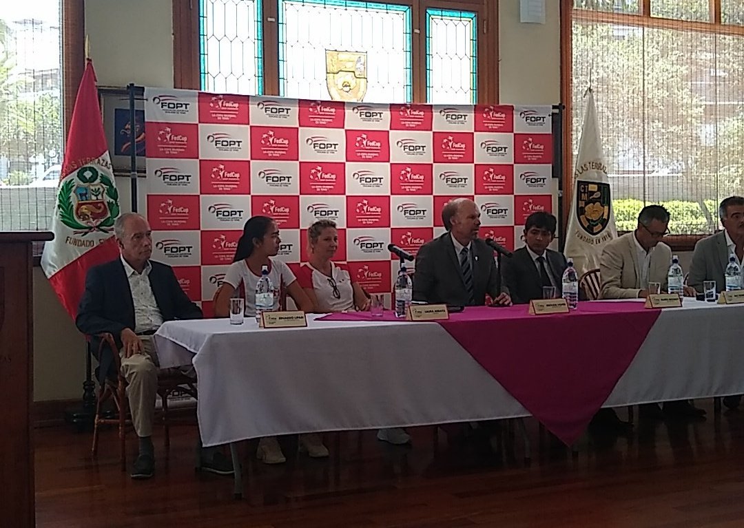 danifernandezva's tweet photo. Presentación del equipo peruano de @FedCup_es capitaneado por la gran #LauraArraya
Por primera vez en la historia del tenis femenino se realizará en nuestro país del 17 al 20 de abril en el Terrazas de #Miraflores
#VamosPerú 🇵🇪
#ModoTenis 🎾 https://t.co/v4smxnfK0B
