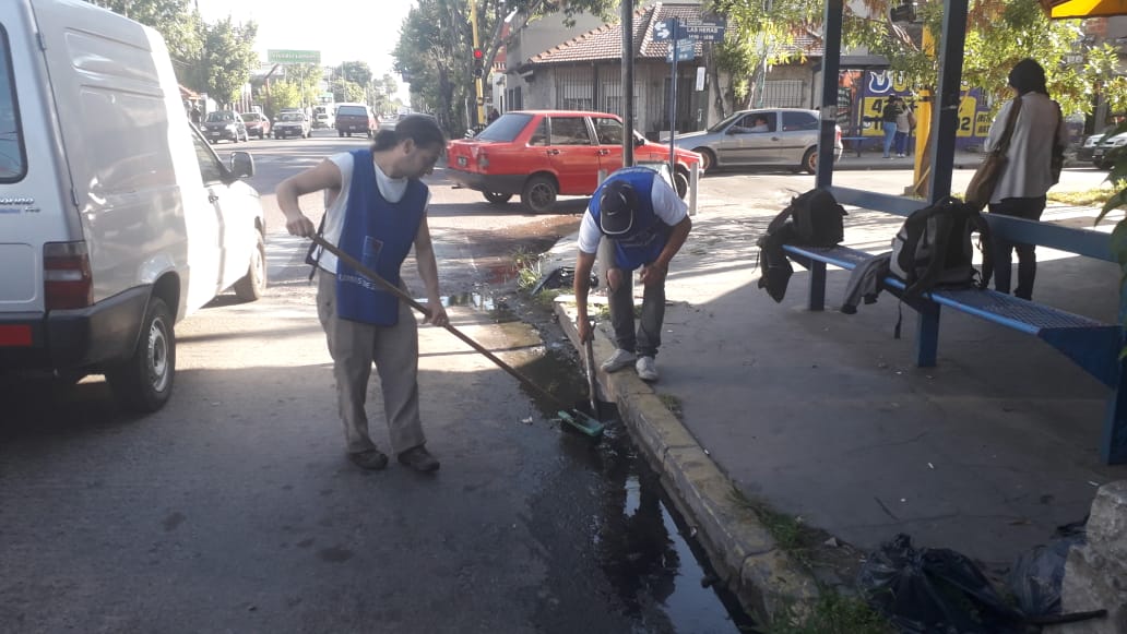 LomasOeste's tweet photo. Tareas de barrido y limpieza de Las Heras, Santa Fe y Colombres
@minsaurralde 
@MunicipioLdeZ 
@LomasOeste 
#LomasEnMovimiento
#OrgulloDeSerDeLomas https://t.co/5kpkKIFgUn