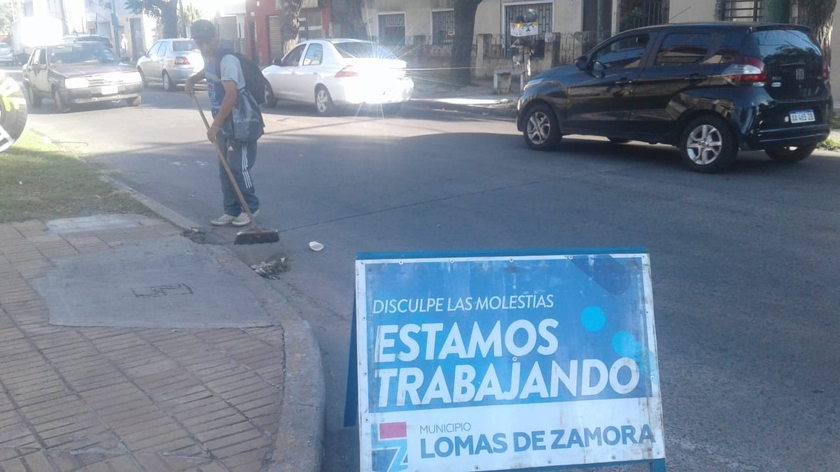 LomasOeste's tweet photo. Tareas de barrido y limpieza de Las Heras, Santa Fe y Colombres
@minsaurralde 
@MunicipioLdeZ 
@LomasOeste 
#LomasEnMovimiento
#OrgulloDeSerDeLomas https://t.co/5kpkKIFgUn