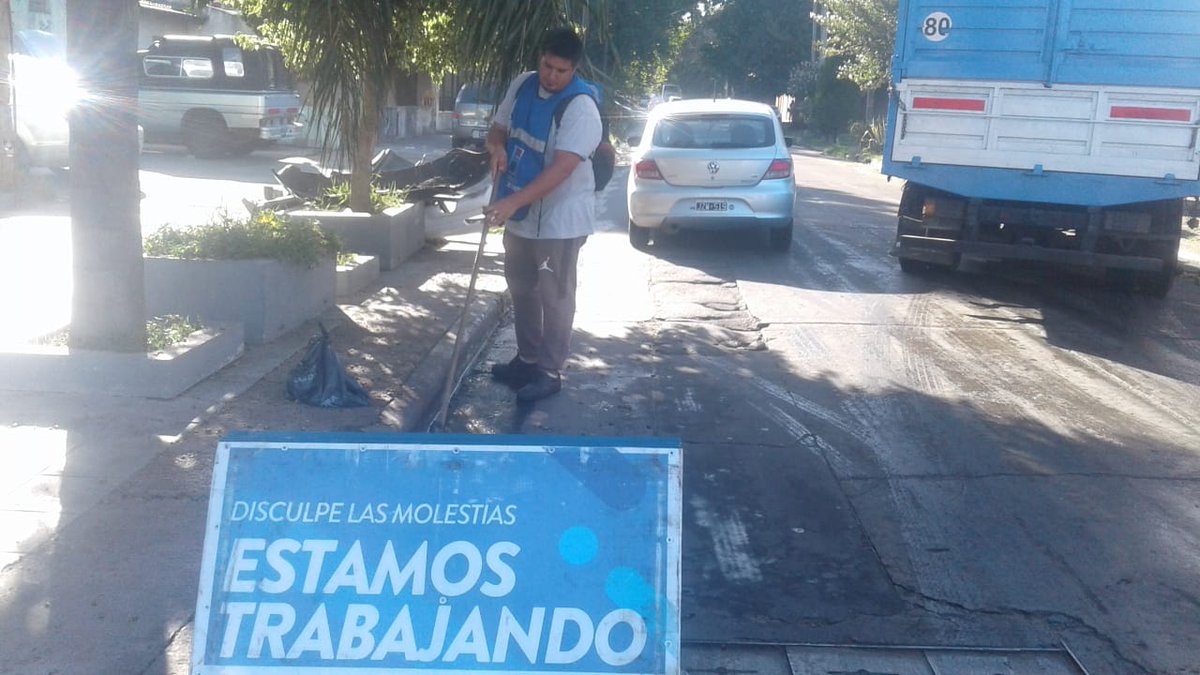 LomasOeste's tweet photo. Tareas de barrido y limpieza de Boedo, Paso y Portela
@minsaurralde 
@MunicipioLdeZ 
@LomasOeste 
#LomasEnMovimiento
#OrgulloDeSerDeLomas https://t.co/pPKjSBlaXI