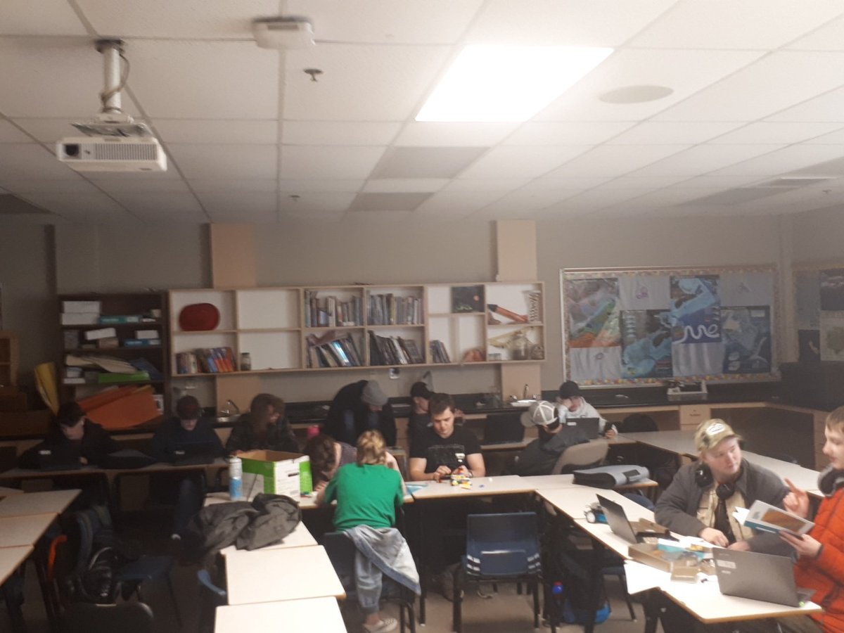 vturner902's tweet photo. This is what creative problem based learning looks like @lockviewhigh #choosescience #lhsscience #tilthrce https://t.co/KaguborasU