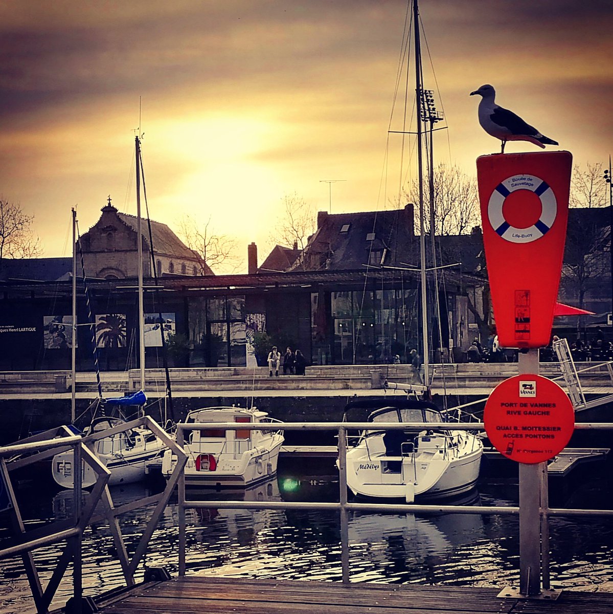 ptr4n's tweet photo. #sunset in #vannes https://t.co/HyAxlXqXJ6