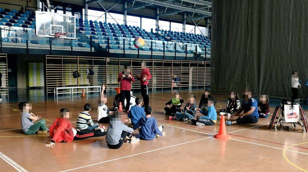 CEIPSNROQUE's tweet photo. Nuestr@s chic@s de 5° y 6° están en el @CrieBurgos. Hoy han disfrutado un montón con los chicos de baloncesto en silla de ruedas! Gracias! https://t.co/qW7ueursru