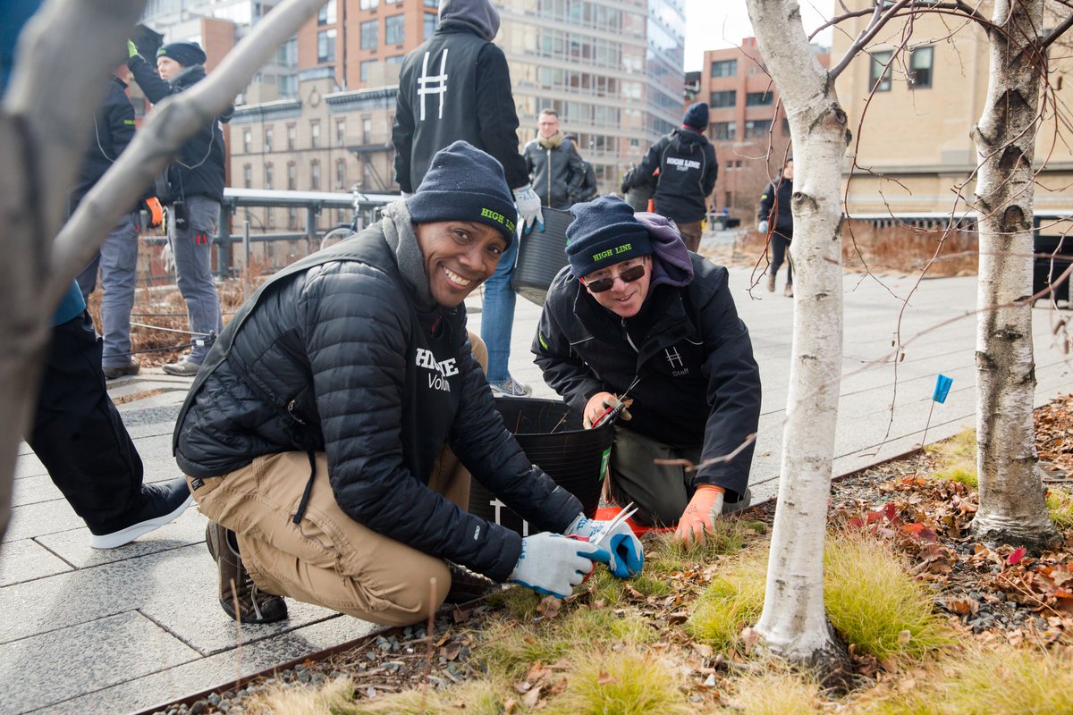highlinenyc's tweet photo. Become a High Line member by March 13 to support our 2019 #SpringCutback &amp; receive a FREE member tote! Join today: https://t.co/zBk98nASCl 

📷: @lizligon https://t.co/6c2mc5qvOn