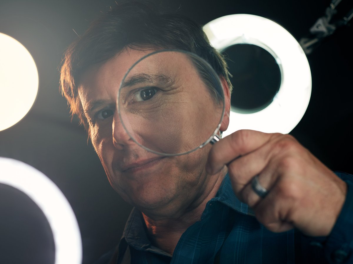 HeldandA's tweet photo. What’s the scoop? Founder of Snopes, David Mikkelson photographed by @taylorcastleinc. #getaclue #portrait #cool #lights #commercialphotography https://t.co/M5dtIyrcxt