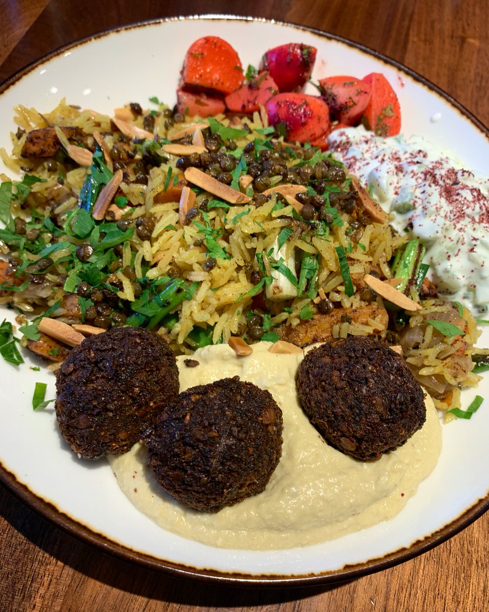 Delicious lunch today <a href="/uncondiner/">Unconventional Diner</a>! Lebanese fried rice with lentils, carmelized onions, yogurt and almonds 😋
