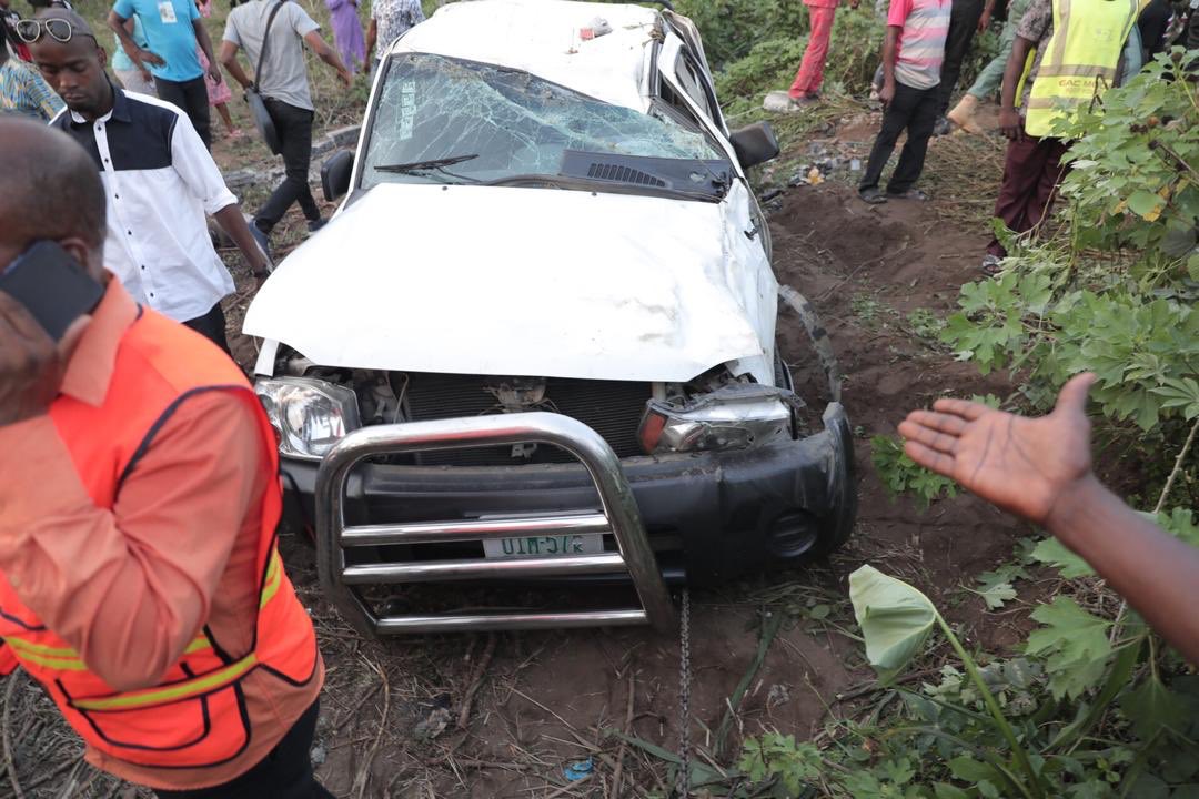 ONEteam2019's tweet photo. Exposed:

Wondering why APC votes did not count in Akwa Ibom? This INEC vehicle carrying APC voted ballot papers was just found in a bush. They crashed it instead of taking it to the collation centre. #AkwaIbomDecides2019 https://t.co/TDnL5MVDKD