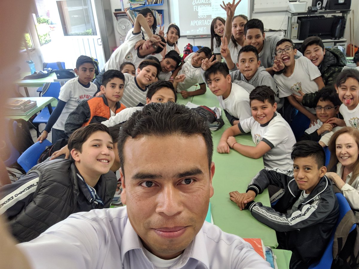 pattyshanti's tweet photo. Visitando Escuela Ejército Mexicano @Santleon alumnos desarrollando sus #gsites #mex18 #innovationAcademy #edtechteam https://t.co/GxC2CGhfBG