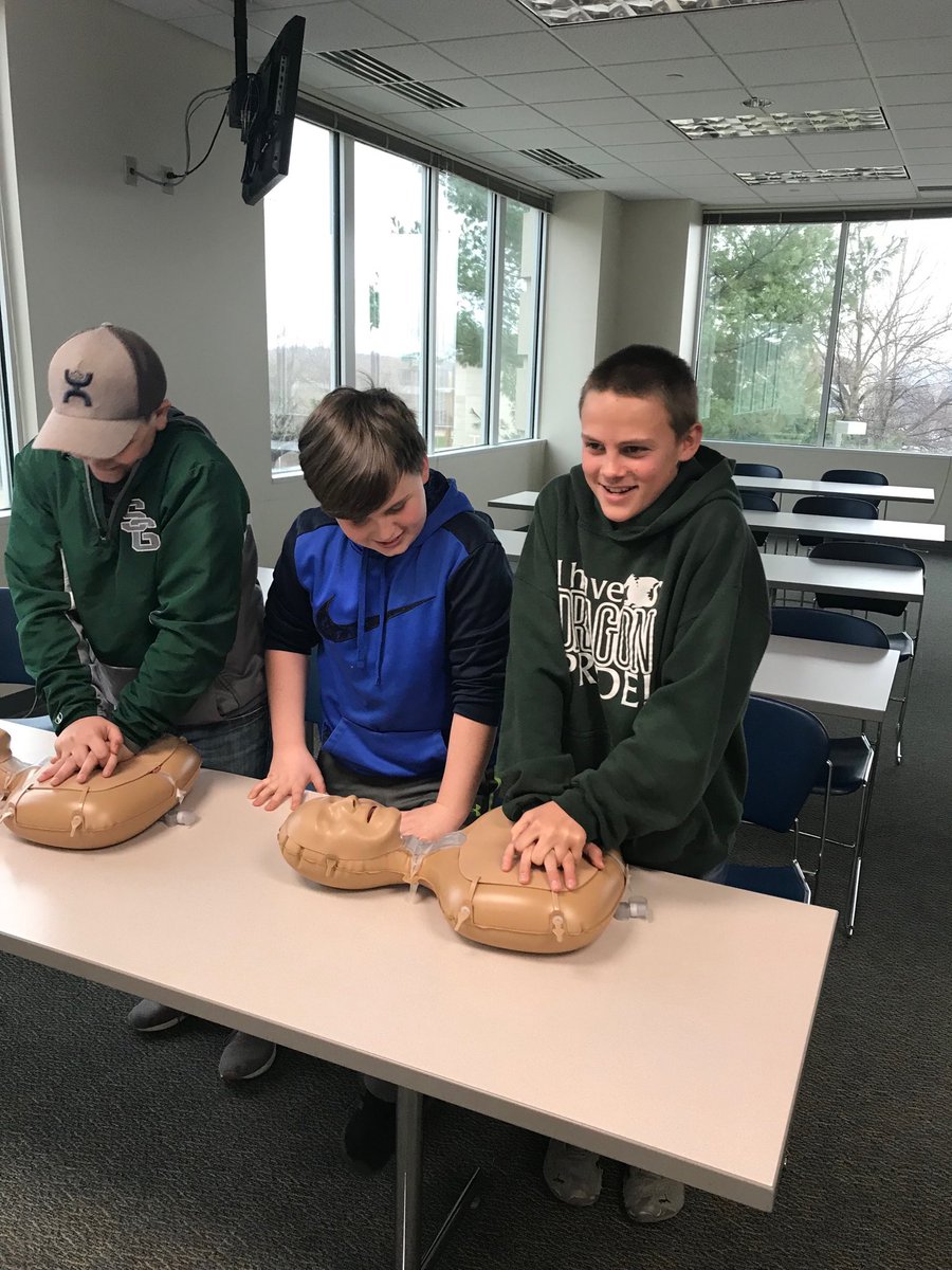 SoutheastRPDC's tweet photo. 7th grade boys learning about CPR! https://t.co/PQt3dULu3m