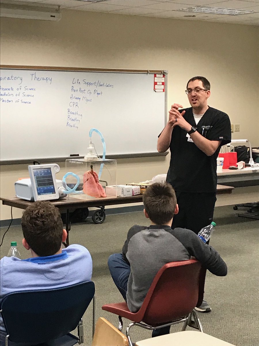 SoutheastRPDC's tweet photo. 7th grade boys learning all about respiratory therapy! https://t.co/680lRUwEnb