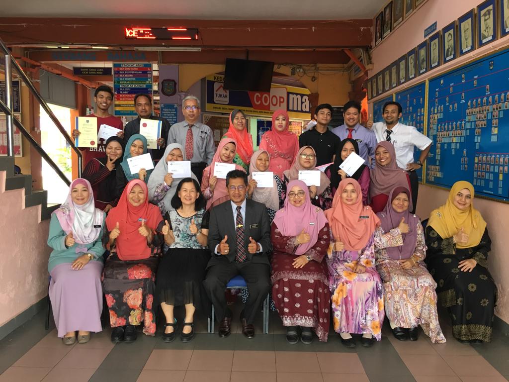 norulfazlin's tweet photo. Congrats geng  💕💕
#STPM2018
#BATCH99 https://t.co/YZ4TCT6Rfk
