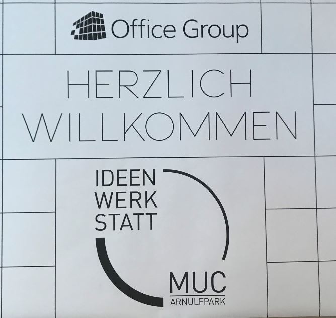 heinz234's tweet photo. Heute war ich in München bei der #OfficeGroup in der #Ideenwerkstatt und wollte gemeinsam mit @MarkusMenzinger einen Podcast aufzeichnen. Rausgekommen sind jetzt fünf! Bin schon sehr gespannt auf das Ergebnis! https://t.co/J7NN0g2AKB