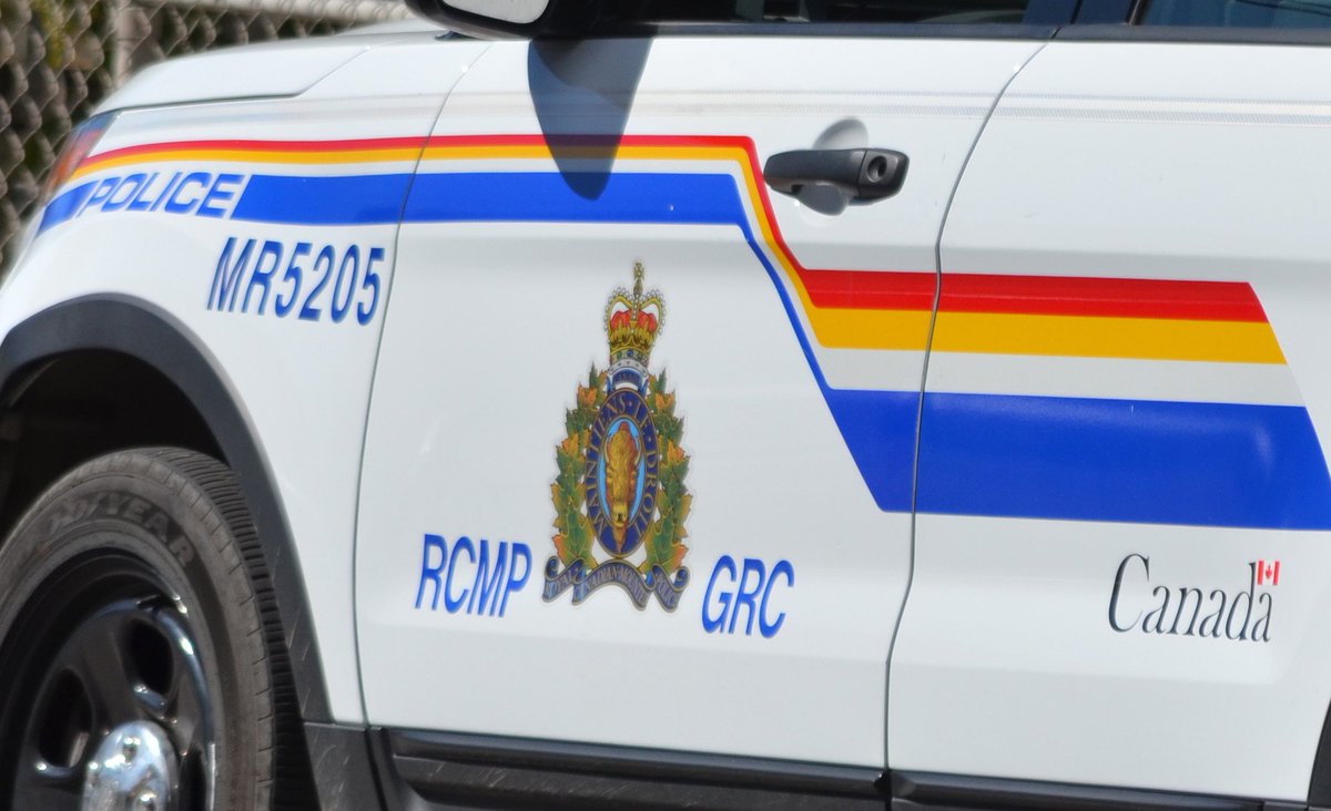 MerrittHerald's tweet photo. Pair of robbers target local gas station before fleeing town in stolen car
https://t.co/uwokXq6kH0 #Merritt #NicolaValley #MerrittRCMP #100MileHouse #WestKelowna https://t.co/jGkPIrznjz