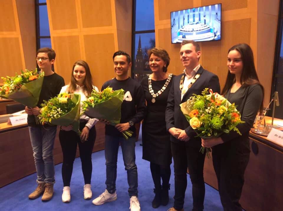 Onze nieuwe #jeugdburgemeester: Daan Mikkers! Van harte proficiat. Veel dank aan Pauline Ackermans, zij was afgelopen jaar de eerste jeugdburgemeester van Helmond. Onze nieuwe #jeugdgemeenteraadsleden veel succes gewenst. We gaan veel van jullie horen!