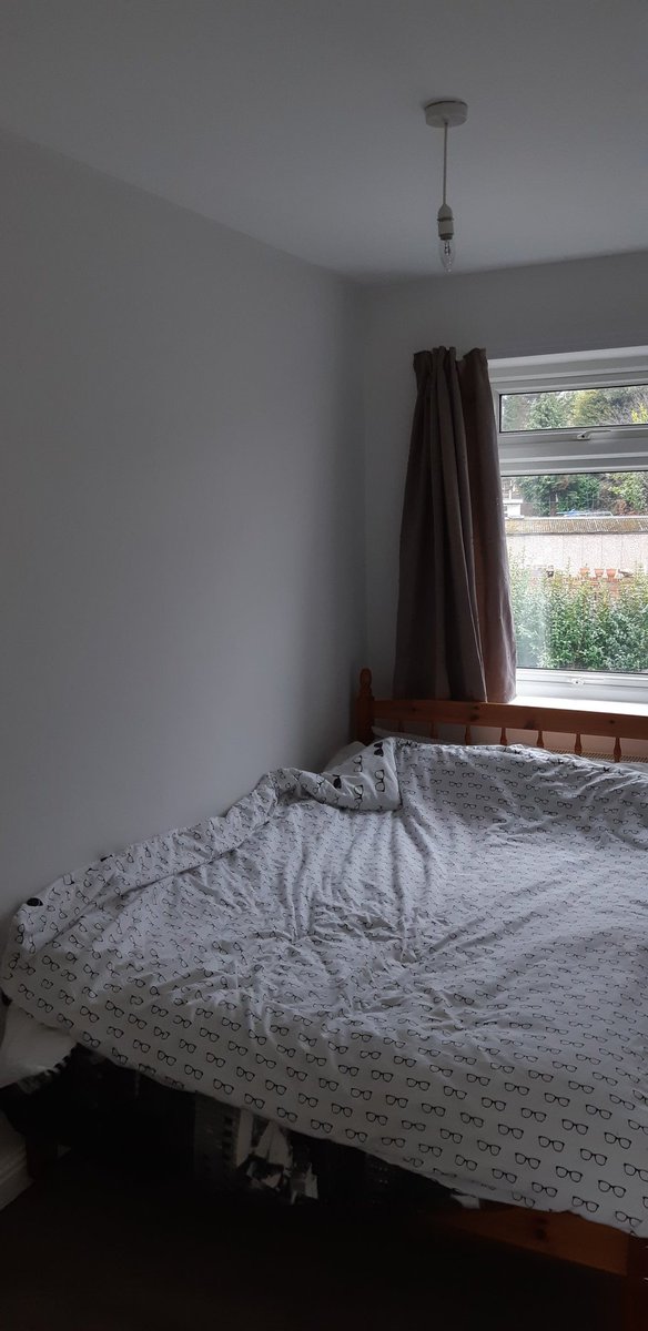 Before and after of photos of one of our bedrooms I decorated last week. <a href="/LeylandTrade/">Leyland Trade</a> #matt on ceiling. The brilliant <a href="/AnduraCoatings/">Andura Coatings</a> Titanium One matt on the walls and their satin on the wood. If you haven't tired the #Andura yet why not?? It's great paint! 2 coats #boom done👍