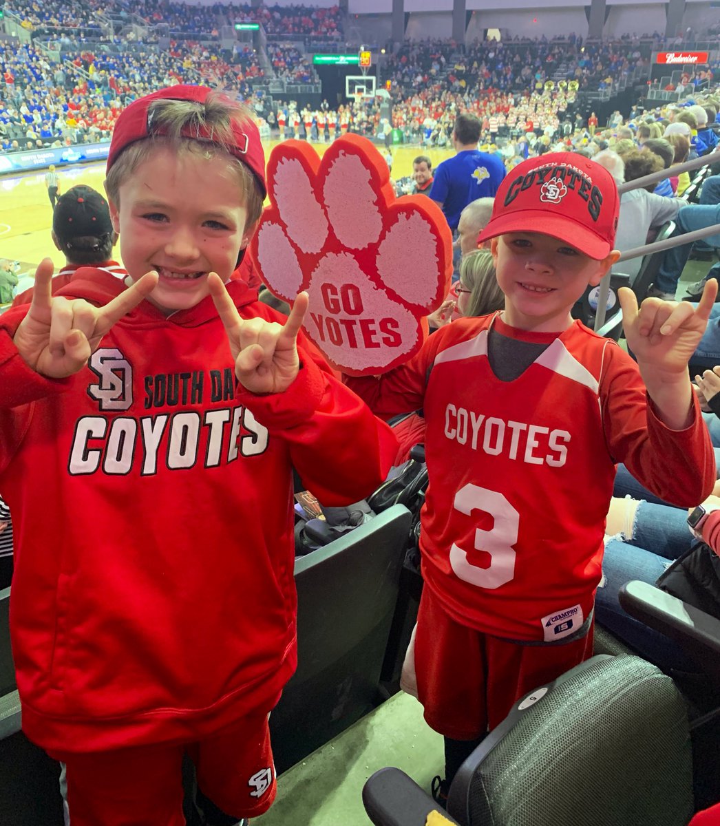 braedoyle's tweet photo. GO YOTES! #March2theSummit #hookyafternoon #goyotes @SDCoyotesWBB https://t.co/6RwDdKRXOR
