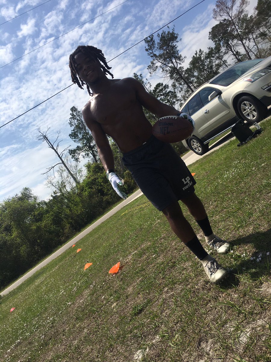 rundatvarie's tweet image. Get out here and get it, you don’t need no handouts, you don’t really need nobody to see it !! 💯 #SpringBreakGrind