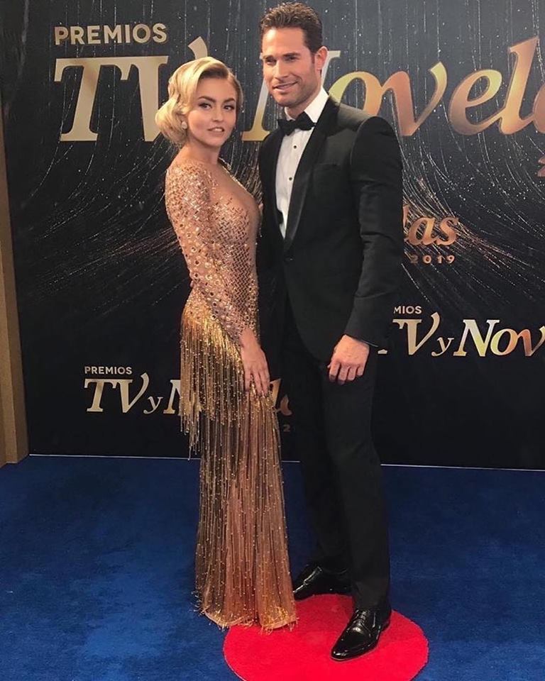 BoyerRulli_FR's tweet photo. Sebastian via Instagram || Noche de mucha emoción y elegancia!! #premiostvynovelas2019 
Gracias @boss @hugo_official 
Te Amo @angeliqueboyer ❤️🍾🎉 https://t.co/7Dp45VWuiv
