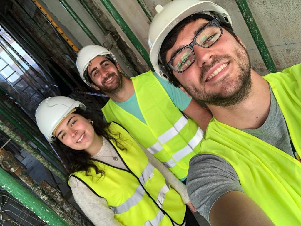 convergya's tweet photo. Bienvenidos a #obra, chicos! Alumnos #ETSAS #arquitectura https://t.co/YT3EP9M1ME