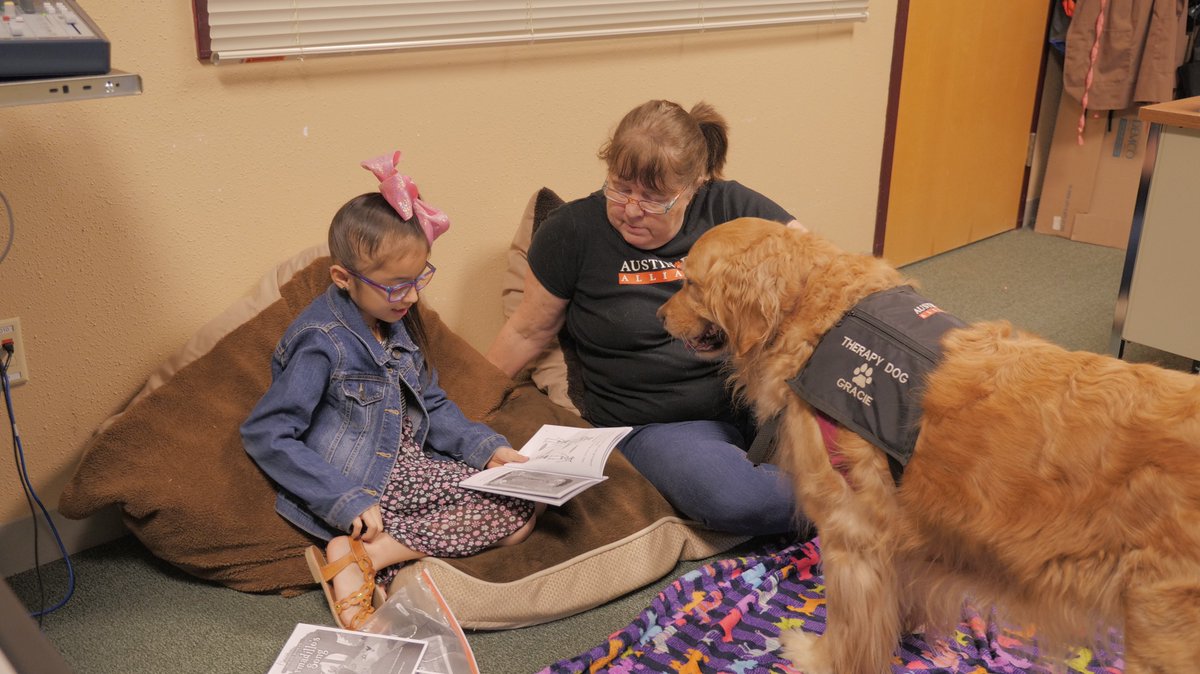 Gracie the Golden Retriever, from @AllianceHounds, "lends-a-paw" to <a href="/LiveOakRRISD/">Live Oak Elementary</a> students as they practice their reading skills. Video to come in early April! <a href="/RoundRockISD/">Round Rock ISD</a> #roundrockisd #rrisd1family #read #dogsoftwitter #therapydog