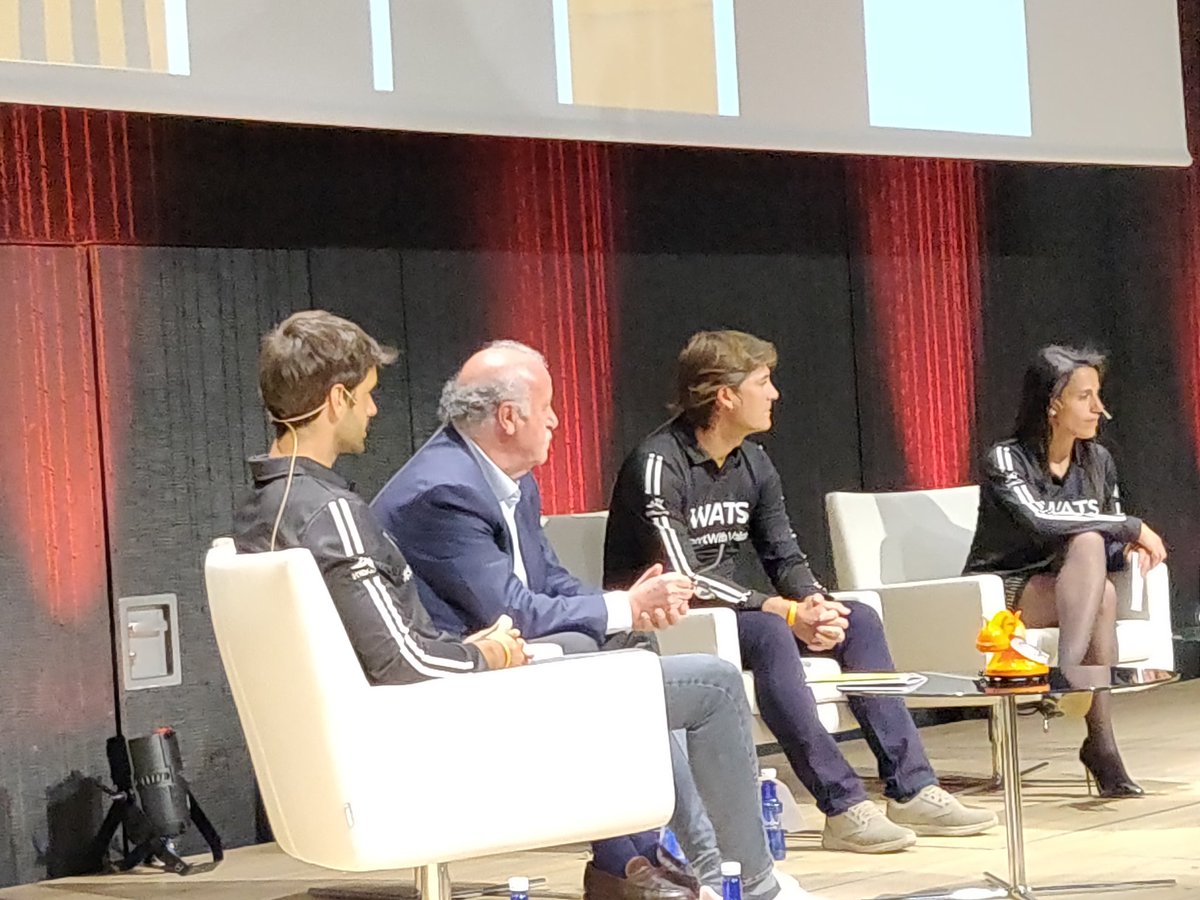 HumansNetworkES's tweet image. Vicente del Bosque muestra su satisfacción por haber sido campeón del mundo con una filosofía de valores y fair play deportivo #SportWithValues WATS SUMMIT 2019