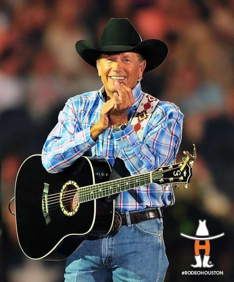 BanitaCrkHall's tweet image. 🍀🚨 BIG GIVEAWAY 🚨🍀

We will be giving away 1 FREE pair of FLOOR SEAT TICKETS to @GeorgeStrait at Rodeo Houston! 

To be entered to win: 
RETWEET ✅
TAG A FRIEND ✅
FOLLOW US ✅