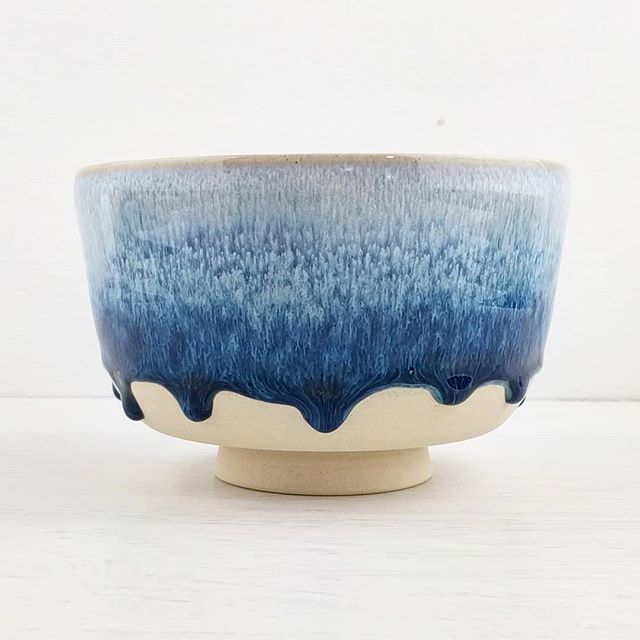 OldForgeCreate's tweet photo. Teabowl in Storm Blue.

I might have added a little more glaze than I intended, but the nice thing with a raised foot is that you've got a lot of extra room for it to run.

#pottery #clay #instapottery #claystagram #potterylove #potterylife #pottersofins… https://t.co/UW1M4cmhVh https://t.co/cEsLsR4LBC