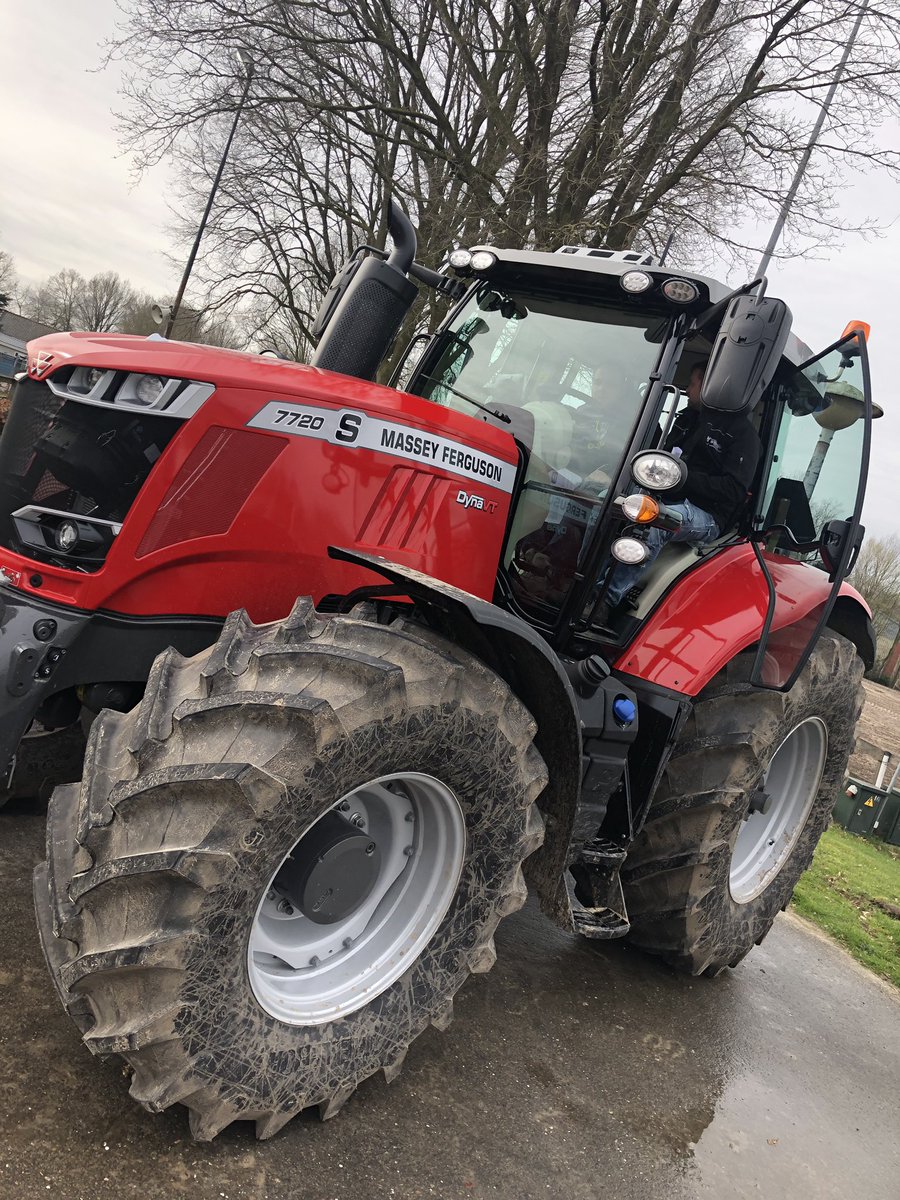 TomWeevers's tweet image. Vandaag een interessante training gehad van @MasseyNL. #autoguide #fieldstar #datatronic