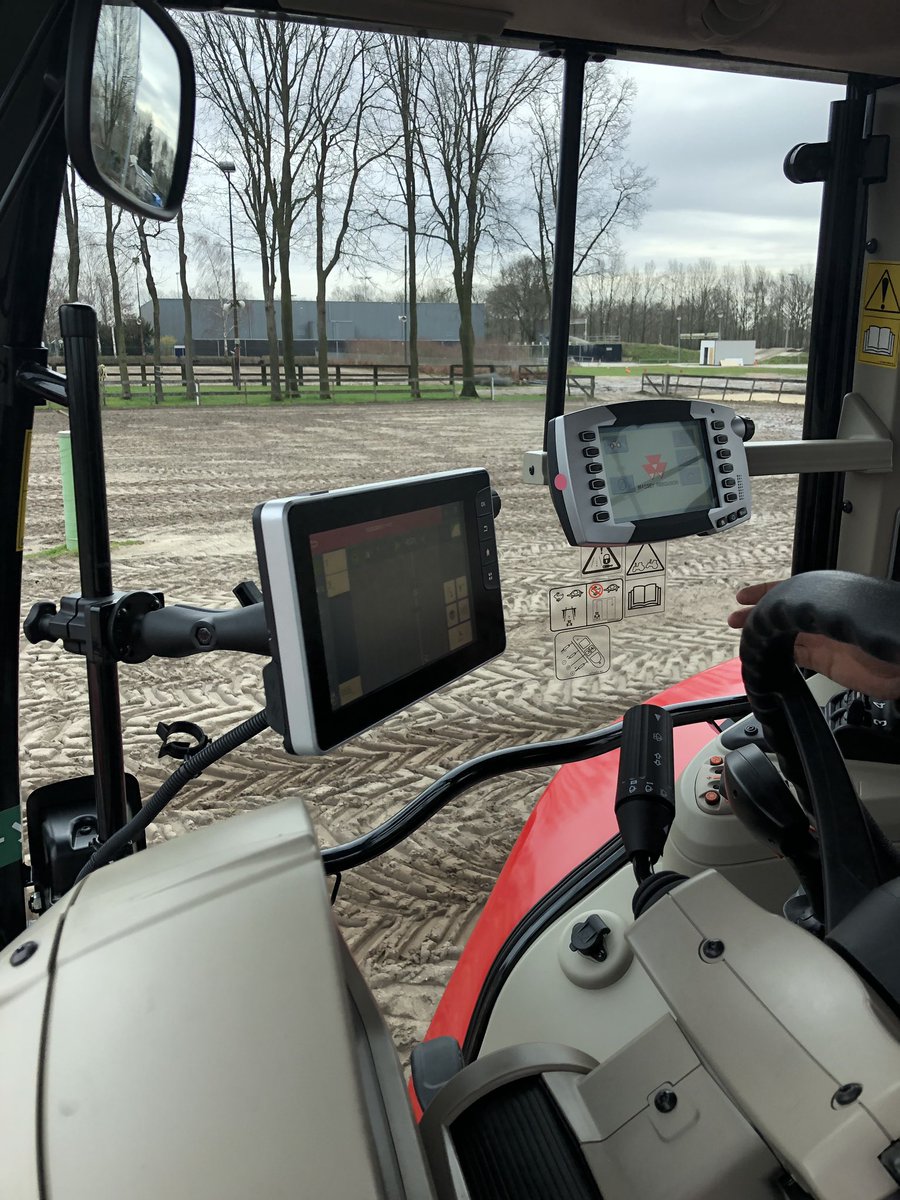 TomWeevers's tweet image. Vandaag een interessante training gehad van @MasseyNL. #autoguide #fieldstar #datatronic