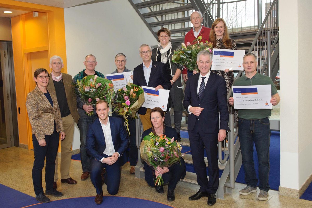 jacqterhorst's tweet photo. Vandaag @stichtingrocksteadyboxing, @stichtinginitiatiefgroepkinderkamp Arnhem @stichtingairborne museum en @stichtingairebornefeelings blij gemaakt met mooie cheques vanuit het @rabostimuleringsfonds van @RaboArnhem #maatschappelijk #betrokken. Foto @jacqueskok https://t.co/TsN3ZH7gHb