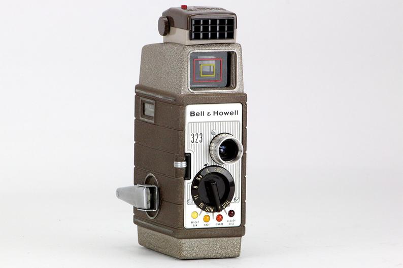 RetroPickers's tweet image. WORKING Classic 1952 Bell &amp;amp; Howell Model 323 Movie Camera w/ Sunometer Meter – etsy.me/2J9k5Uw